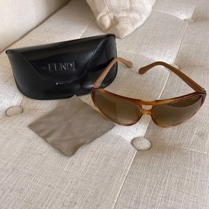 Beautiful brownish Fendi women’s sunglasses!